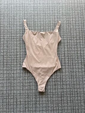 SKIMS Square Neck Fits Everybody Bodysuit - Clay XS